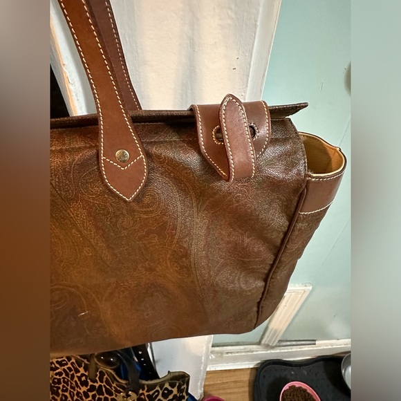 Authentic Extremely Large Etro leather shoulder bag. - Picture 7 of 14